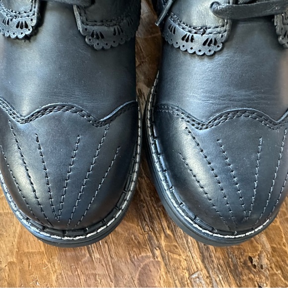 BRAND NEW - John Fluevog Women’s 7TH HEAVEN CAPELLAN Black Wingtip Shoe - Sz 7.5 - Picture 5 of 11